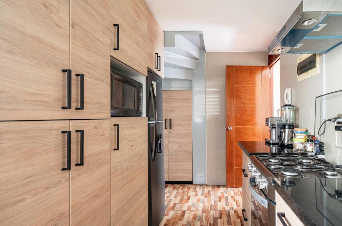 Apartamentos Estela En Alameda Colonial - 5Km Aeropuerto Jorge Chavez 리마 외부 사진